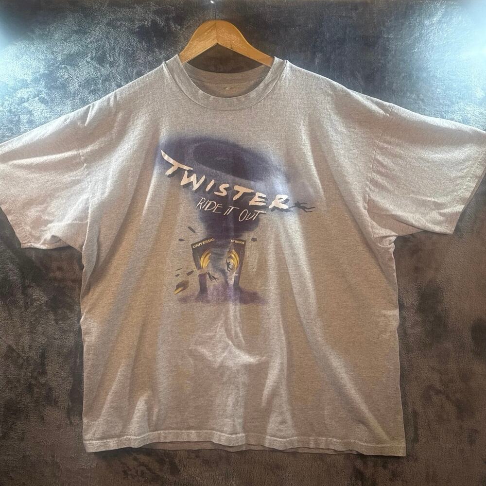 VTG 90s Universal Studios x Twister Ride it Out Ride Promotional T Shirt XL Gray